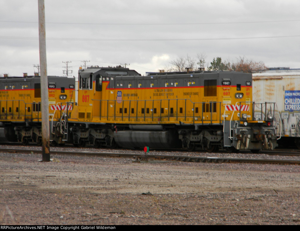 UPY 887